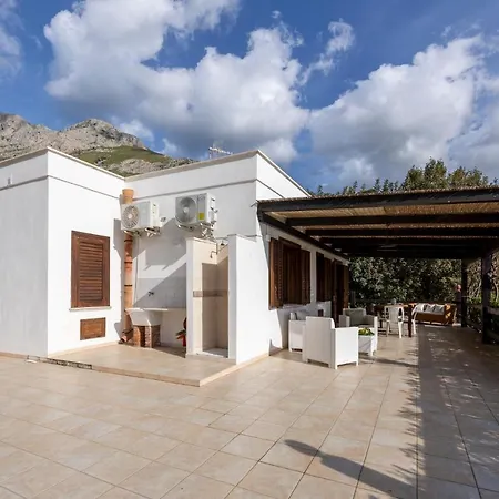 Pittalumari Makari Holiday home Macari